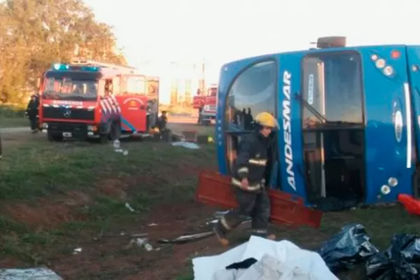 Volcó en Córdoba un ómnibus que se dirigía a Mendoza: dos muertos