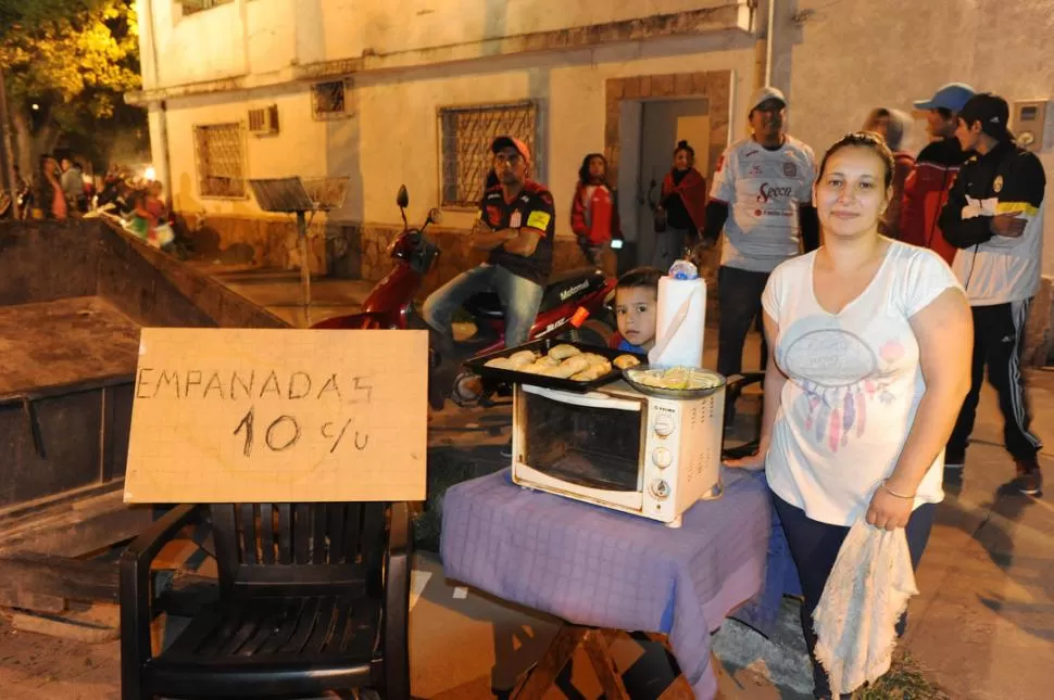 CALENTITAS. Paula utiliza un horno eléctrico para ofrecer su especialidad a la temperatura ideal. 