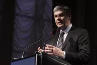 Sigue la pelea por el modelo económico del Gobierno: Peña defendió a Prat-Gay