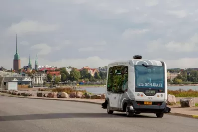 Prueban en Helsinki un ómnibus que circula sin chofer