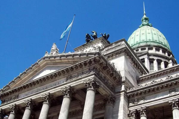 La CGT y movimientos sociales marchan al Congreso para pedir la Ley de Emergencia Social