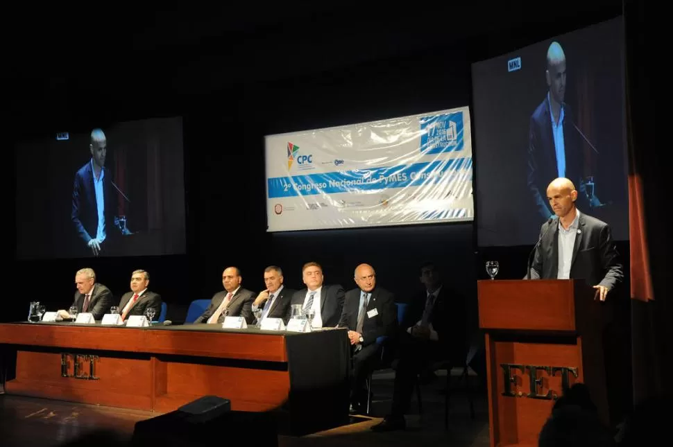 EN LA FET. El ministro, funcionarios y representantes empresarios participaron de la inauguración del Congreso nacional de Pymes de la Construcción. la gaceta / foto de FRANCO VERA