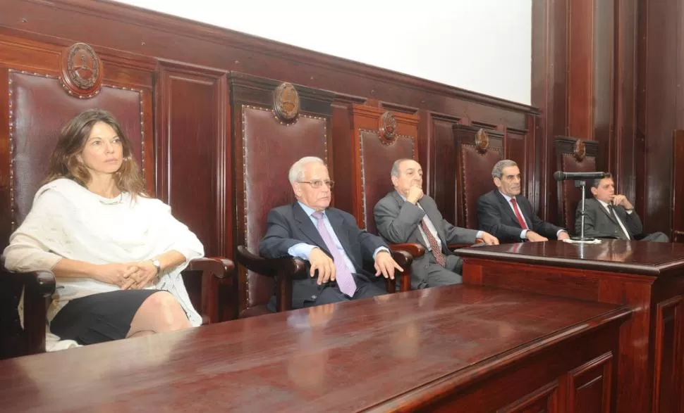 EL ALTO TRIBUNAL EN PLENO. Claudia Sbdar, René Goane, Antonio Gandur, Antonio Estofán y Daniel Posse en un acto protocolar del año pasado. la gaceta / foto de Antonio Ferroni (archivo) 