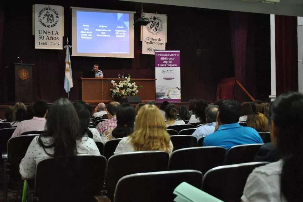 LAS DISERTACIONES. A sala llena se realizaron las ponencias en la Unsta. Unsta.-