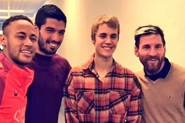 Justin Bieber posó con Messi y mostró sus aptitudes como futbolista