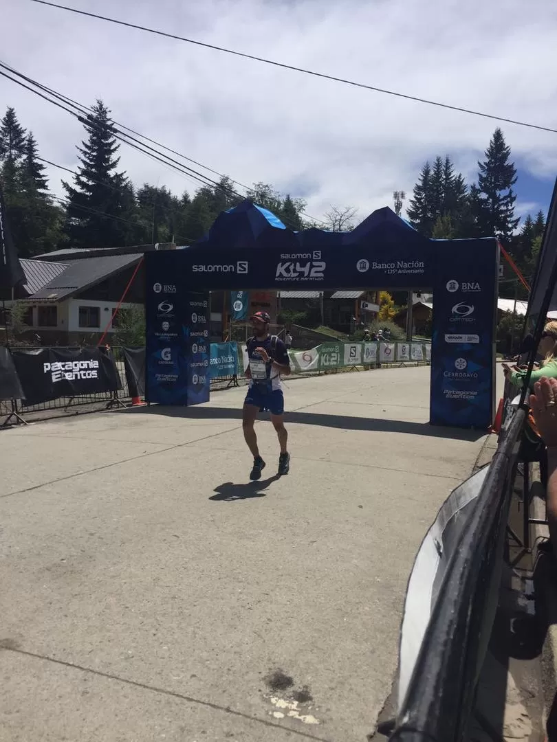 EN LA META. Bulacio Sfriso finaliza los 42 kilómetros tras 4h24’04’’.  