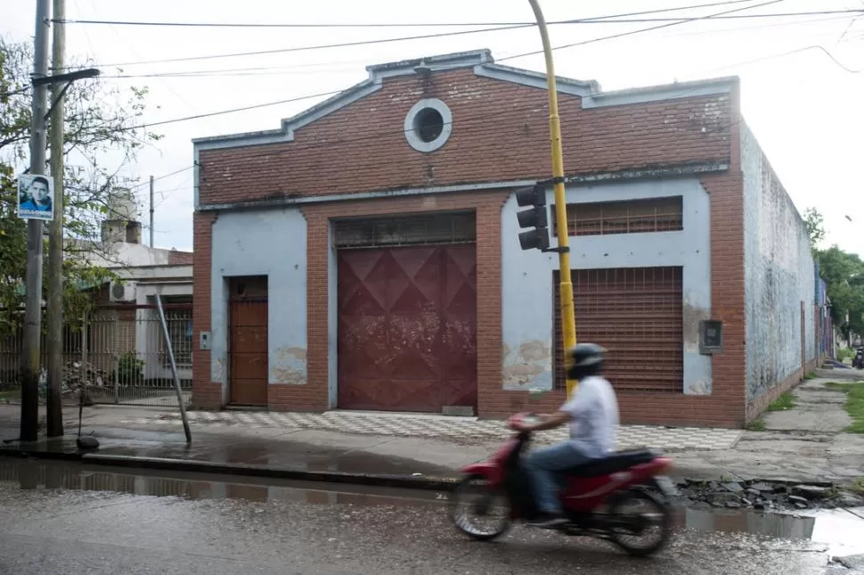 CERCA DE VILLA URQUIZA. En el inmueble de avenida Líbano 1.996 duermen alrededor de 30 internos que gozan del régimen de semilibertad. la gaceta / foto de DIEGO ARáOZ