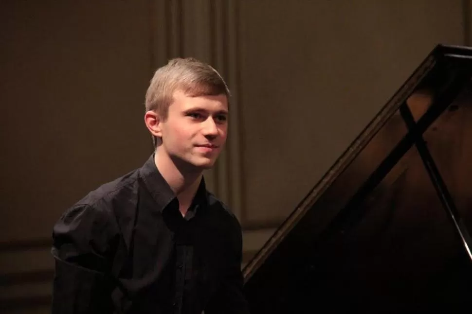 DMYTRO CHONI. Interpretó el concierto de Franz Liszt, de 1855. prensa ente cultural 