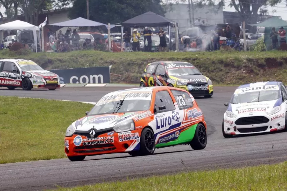 TUCUMANOS. “Maxi” Bestani acelera en Posadas; atrás, asoma Juan Ortega. prensa bestani 