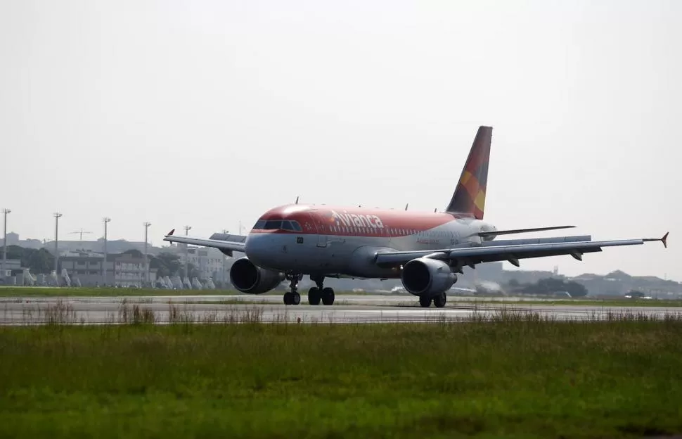 EL VISTO BUENO. Con el apoyo de la Nación, el gobernador Juan Manzur firmará mañana un acuerdo para el desembarco de Avianca en Tucumán. REUTERS (archivo)