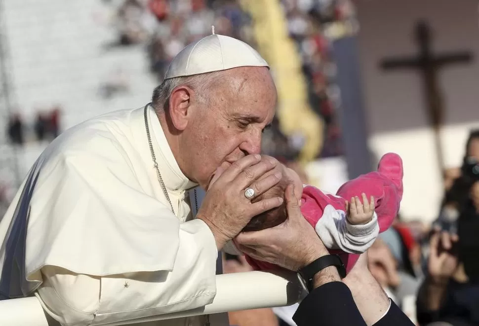 LA FUERZA DE LA MISERICORDIA. ”No existe ningún pecado que la misericordia de Dios no pueda alcanzar y destruir”, afirmó el papa Francisco. Reuters.- 