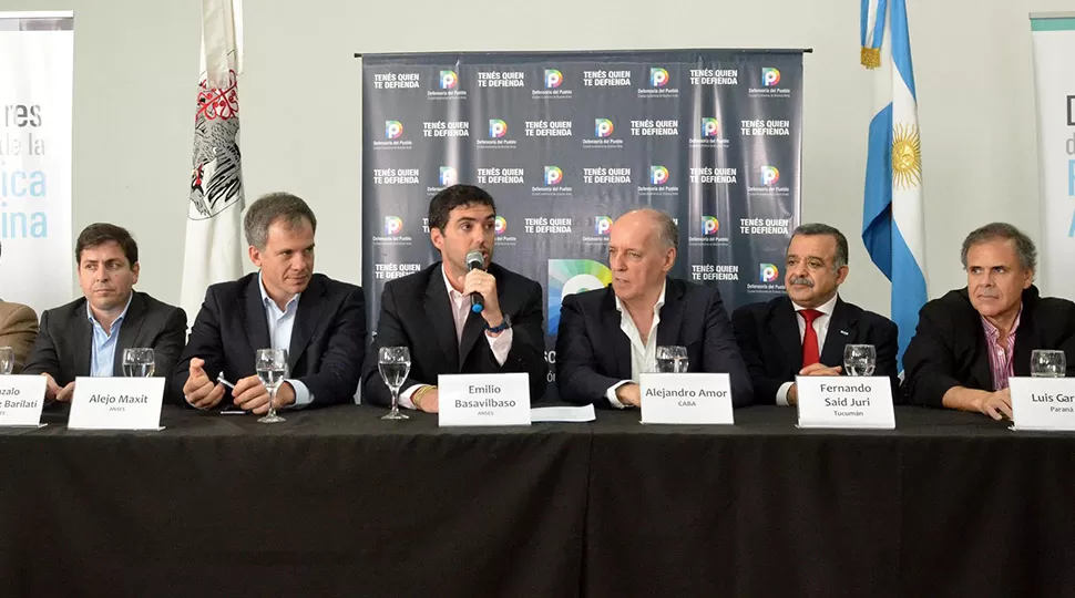 CONFERENCIA. Juri Debo (segundo, desde la derecha) participó en el encuentro entre Basavilbaso y los defensores. FOTO DE PRENSA ANSES. 