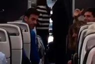 Cantando en el avión: así vuelven desde Croacia los campeones argentinos