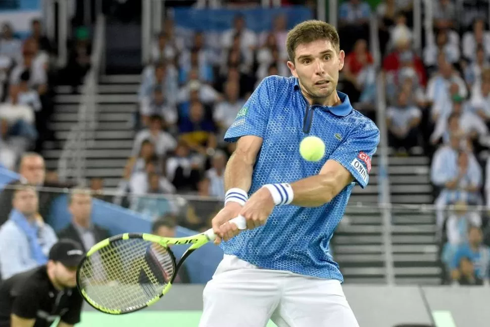 POTENCIA. Federico Delbonis mostró un gran nivel para vencer en el último partido de la final a Karlovic por 6-4, 6-3 y 6-2. reuters