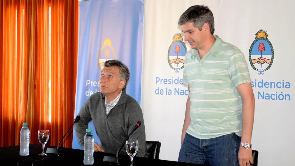 MARCOS PEÑA Y MACRI. El presidente y el jefe de Gabinete, durante el encuentro que se realizó el fin de semana en la residencia presidencial de Chapadmalal. DYN