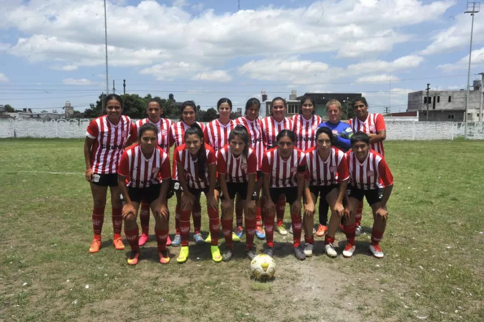 FESTEJO. El plantel de San Martín A se clasificó campéon del Anual 2016. la gaceta / foto de inés quinteros orio