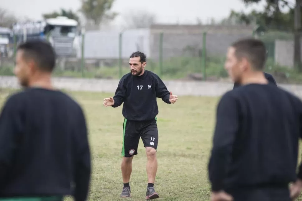 EL GRAN CAPITÁN. Zambrano aporta marca en defensa y goles en San Jorge. la gaceta / FOTO DE JORGE OLMOS SGROSSO