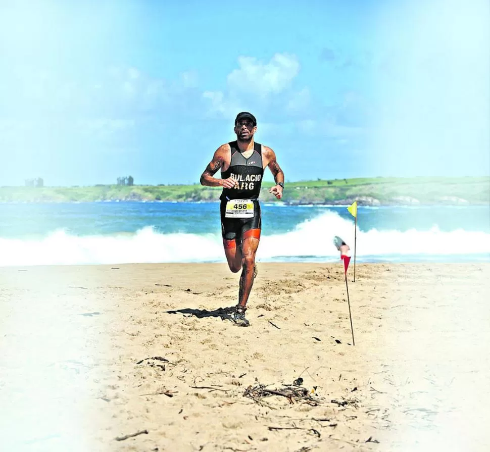 AL TROTE. Alejandro se preparó para el Mundial disputando carreras de trailrun por un lado y mountain bike por otro. 