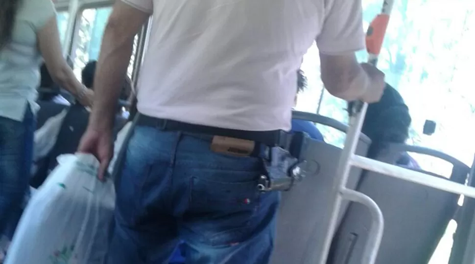 Foto tomada en un colectivo.