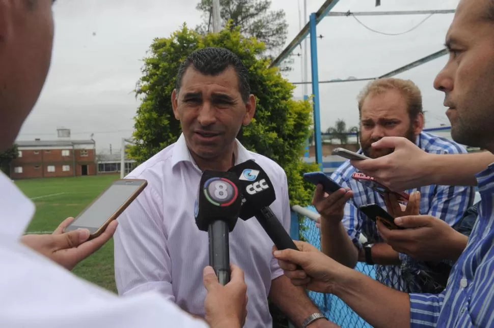 FELIZ. Leito habló con la prensa y festejó el arribo de Lavallén al “Decano”. la gaceta / foto de Antonio Ferroni