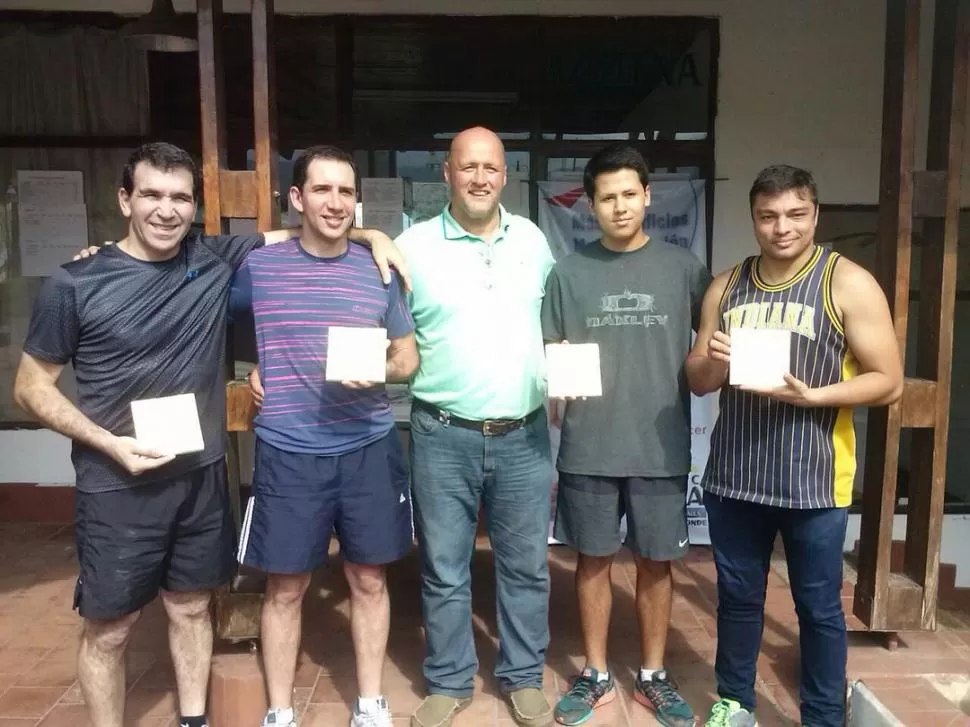 POSTAL. De la Vega, Albesa, Gamio, Ossola y Vizchi posaron para la foto final.  
