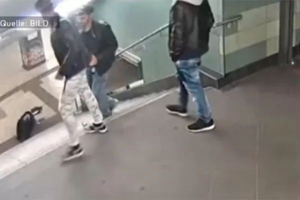 Filman la cobarde agresión que sufrió una mujer en Alemania