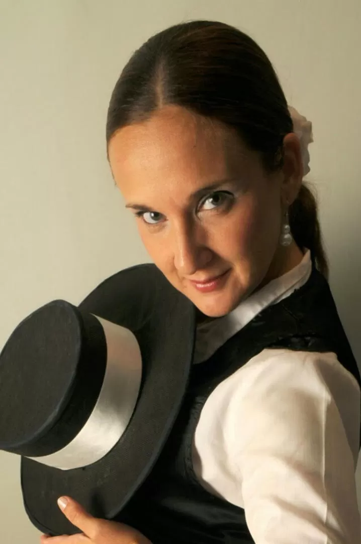 -ESENCIA ESPAÑOLA. Sandra Maldonado y 50 bailarines a puro flamenco en el Alberdi.- 