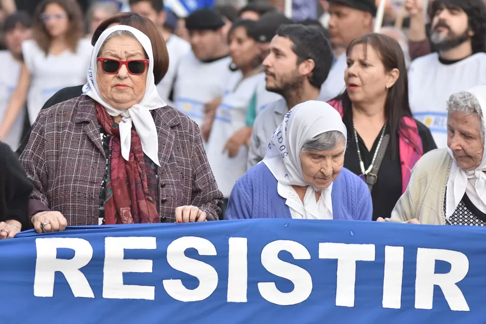 MARCHA DE LA RESISTENCIA. Duró 27 horas y se llevó a cabo en Plaza de Mayo. LA GACETA/ ARCHIVO