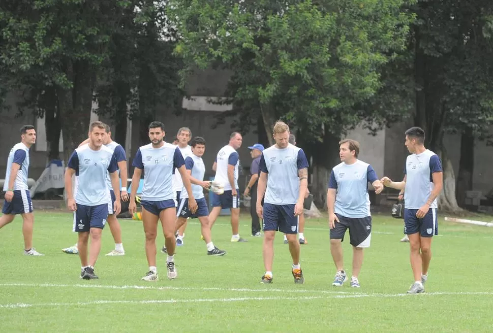 POR EL ALTA MÉDICA. Quiroga y Cáceres puede que se despidan de 2016 sin pisar una cancha. Lavallén los quiere al 100%. la gaceta / foto de Antonio Ferroni