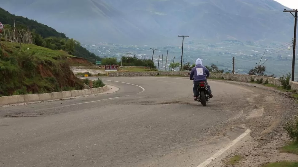 RUTA 307. Pasando Tafí hacia arriba, el deterioro de la ruta se incrementa. LA GACETA / FOTO DE MATÍAS QUINTANA.-