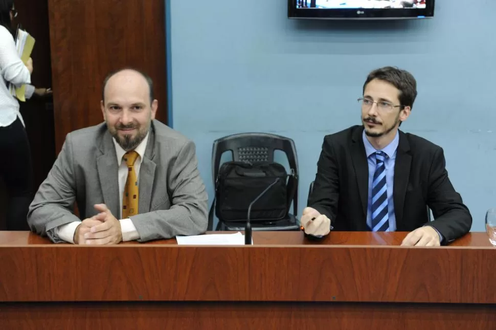 LES SOBRA CONFIANZA. Martín Olari Ugrote y Gabriel Mérola son los abogados que representarán a la UIF en el juicio contra los Ale. la gaceta / Foto de José Nuno