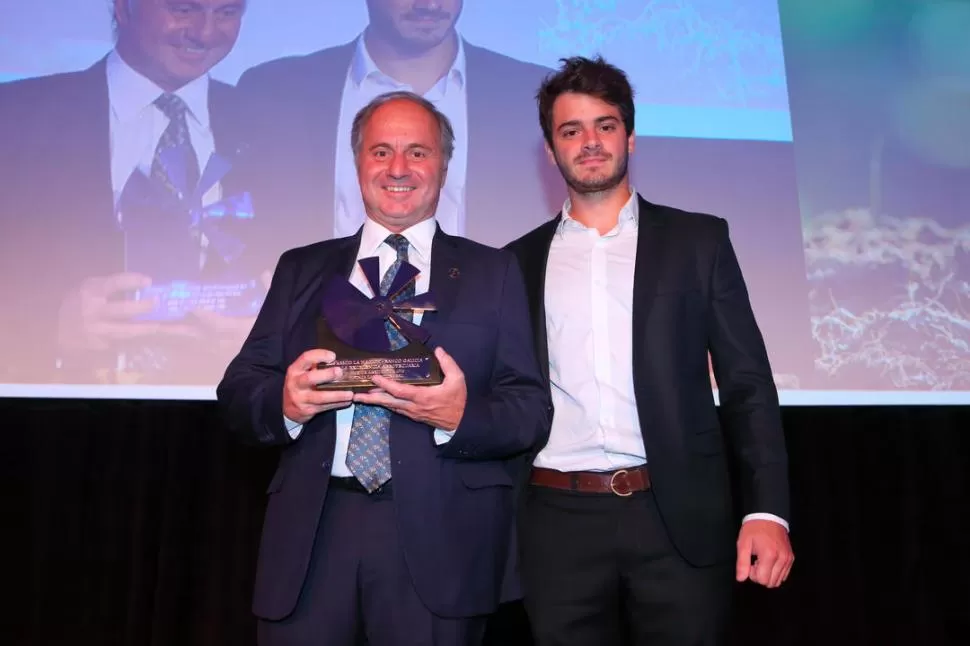 PREMIO FAMILIAR. José Manuel Paz, hijo y nieto, recibieron la distinción.  