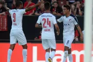 Independiente superó a Colón y sigue prendido