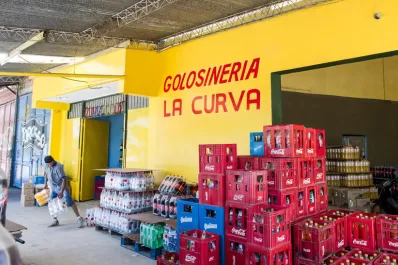 Maniataron y golpearon a una pareja, y se llevaron casi $ 200.000