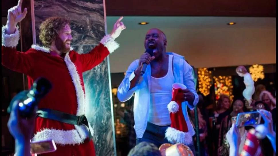 FIESTA DE NAVIDAD EN LA OFICINA
