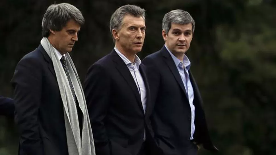 MACRI, PEÑA Y PRAT-GAY. EL presidente, el jefe de Gabinete y el minsitro de Hacienda. FOTO TOMADA DE INFOBAE.COM