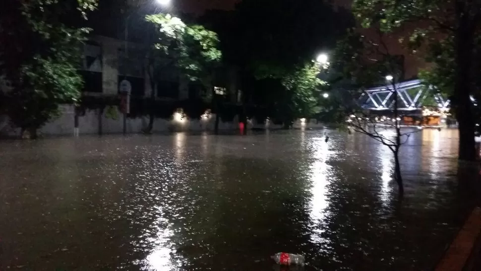 PUENTE CENTRAL CÓRDOBA. FOTO ENVIADA POR UN LECTOR 
