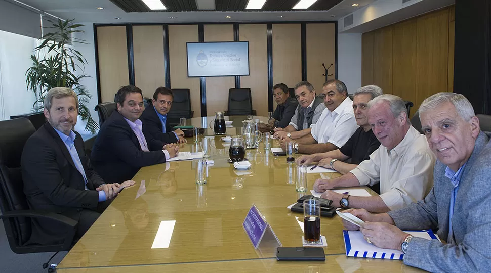 DIÁLOGO. Reunión entre el Gobierno nacional y la CGT. FOTO DE DYN. 