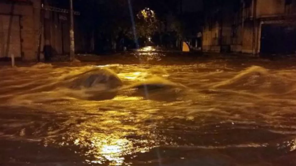 El agua sorprendió a los tucumanos.