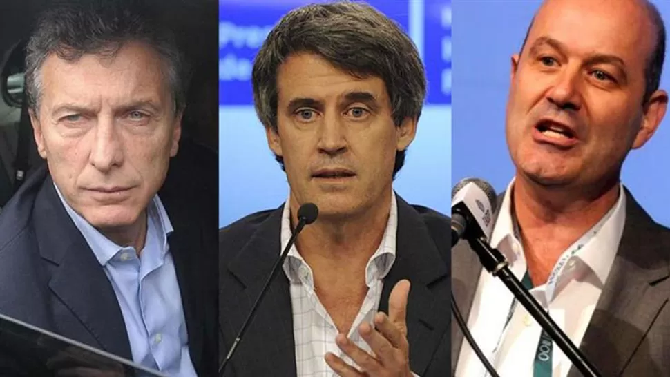 FUNCIONARIOS. El presidente Mauricio Macri, el titular del Banco Central, Federico Sturzenegger y el ministro de Economía, Alfonso Prat Gay. FOTO TOMADA DE AMBITO.COM