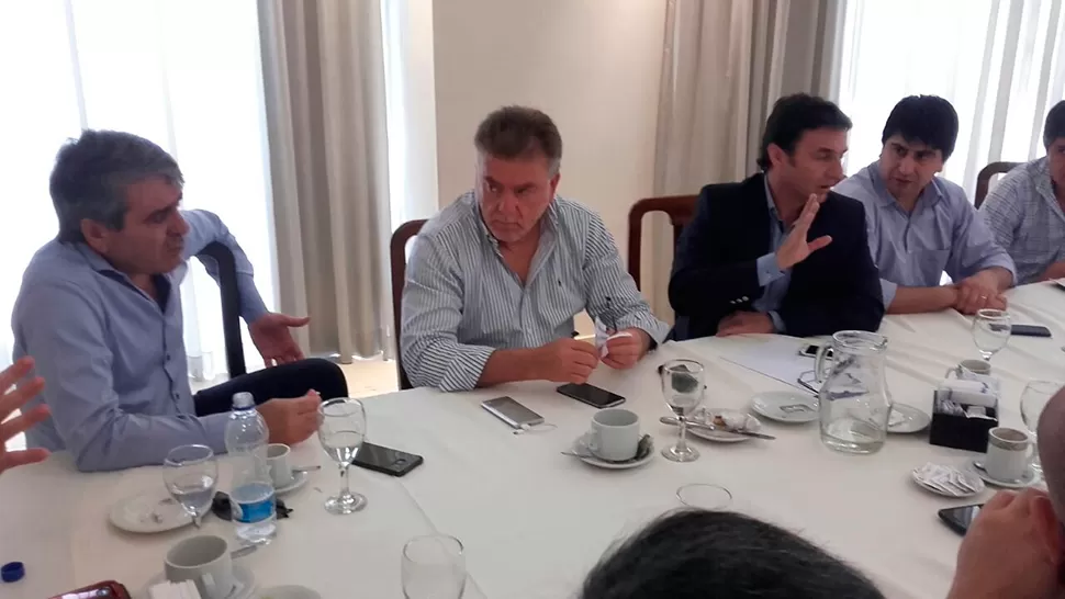 BALANCE. Cano y Amaya se reunieron ayer. Con ellos, los intendentes Sánchez (Concepción) y Salazar (Bella Vista). PRENSA DE JOSÉ CANO