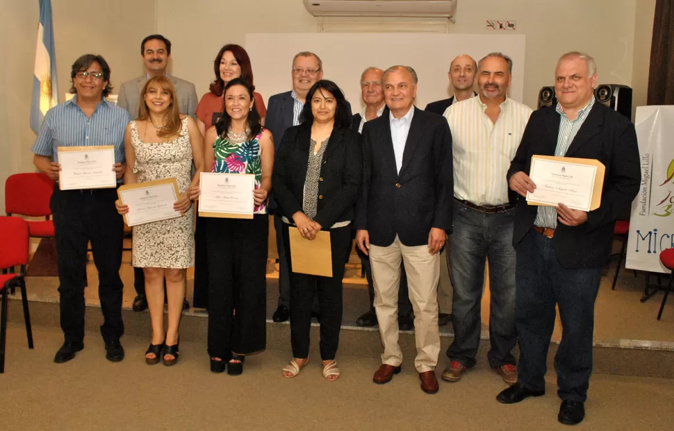 DIPUTADOS RECIBEN SU DIPLOMA. GENTILEZA DE LA FUNDACIÓN MIGUEL LILLO