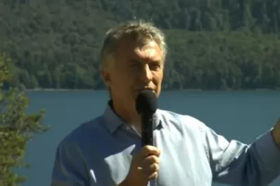 Atacaron a pedradas el auto de Mauricio Macri