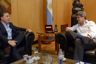 Prat-Gay y Dujovne pusieron en marcha la transición en Hacienda