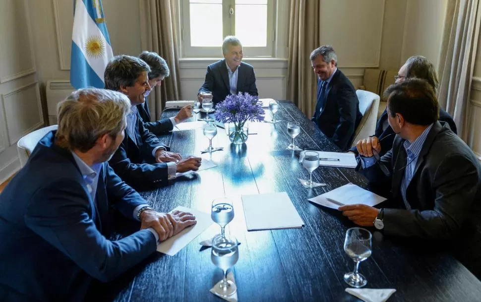 MESA DE DECISIONES. Macri está achicando el elenco de colaboradores más cercanos. Prat-Gay fue una de las bajas y Frigerio también planea cambios. dyn