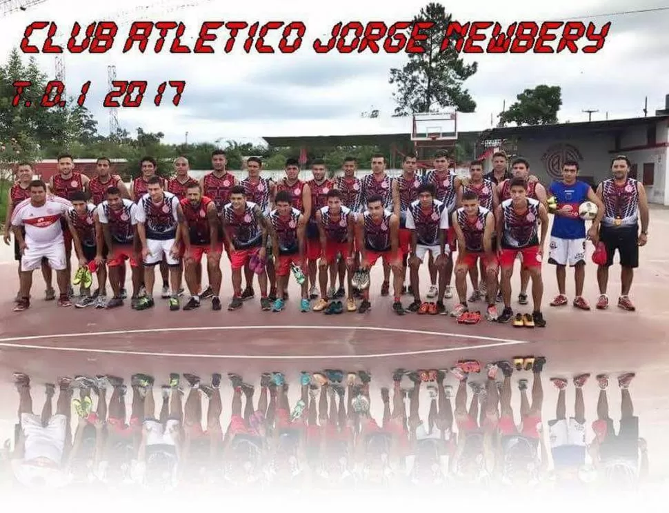 LOS “AVIADORES”. El plantel que dirige Floreal García posó antes de la actividad. FOTO CLUB ATLÉTICO JORGE NEWBERY 