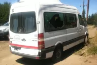 Otra vez apedrearon un vehículo de Macri