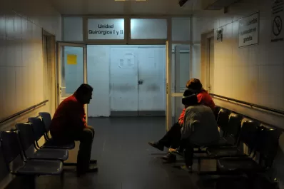 Lo balearon para robarle la moto pero logró defenderse a pedradas