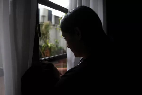 J., la mujer que dormía en los hospitales, confesó que abandonará la provincia por miedo a su ex