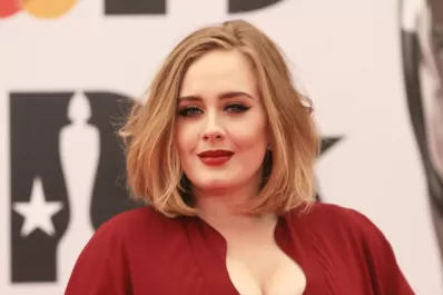 Adele lideró la venta de CD este año con “25”
